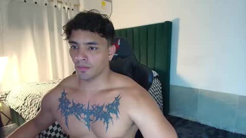 Snapshot of lei_77 chatting on October 16, 10:40 pm Lei online show from October 16, 10:40 pm