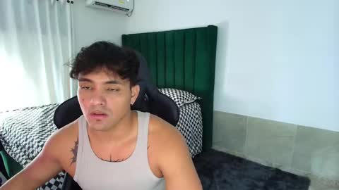  Lei  online show from February 5, 6:42 am