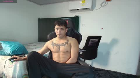 Snapshot of lei_77 chatting on January 19, 9:23 pm Lei online show from January 19, 9:23 pm