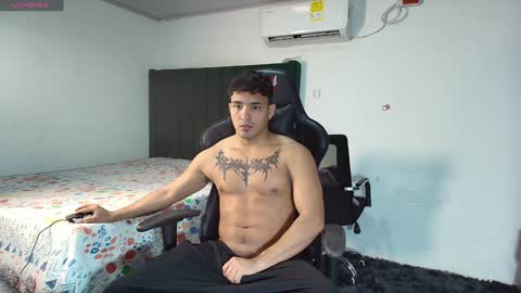 Snapshot of lei_77 chatting on January 12, 8:47 pm Lei online show from January 12, 8:47 pm