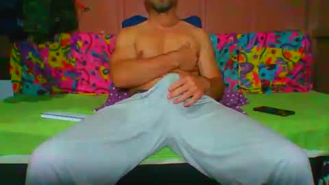Snapshot of lemao77 chatting on October 17, 1:42 am SEX MASTER online show from October 17, 1:42 am