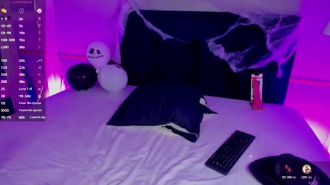 Snapshot of leo_savage_ chatting on October 18, 6:18 am Leo online show from October 18, 6:18 am