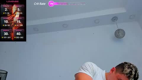 Snapshot of leon_ssmoron chatting on February 24, 6:36 pm Leon Smoron online show from February 24, 6:36 pm