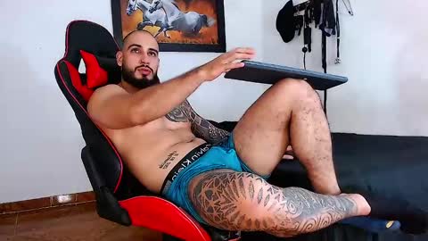 Snapshot of leonidas_k18 chatting on December 18, 12:21 am ANDRES online show from December 18, 12:21 am