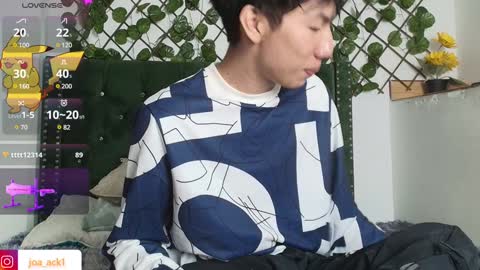 Snapshot of levi_ackermann1 chatting on December 14, 2:45 am Levi online show from December 14, 2:45 am