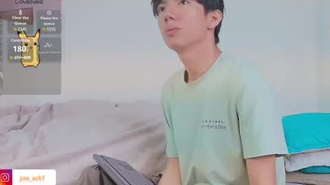 Snapshot of levi_ackermann1 chatting on February 25, 2:33 pm Levi online show from February 25, 2:33 pm