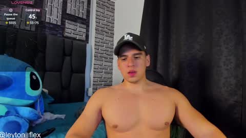 Snapshot of leyton_flexx chatting on January 31, 2:26 am L E Y T O N online show from January 31, 2:26 am
