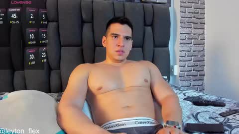 Snapshot of leyton_flexx chatting on February 9, 10:00 pm L E Y T O N online show from February 9, 10:00 pm