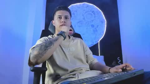 Liam Smith online show from November 11, 12:21 pm