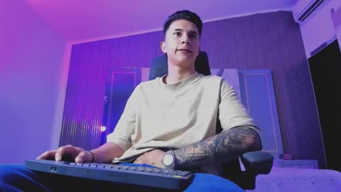 Snapshot of liaamsmiith_ chatting on September 25, 12:26 pm Liam Smith online show from September 25, 12:26 pm
