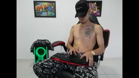 Snapshot of liam_andres12 chatting on October 16, 10:07 pm Andres online show from October 16, 10:07 pm