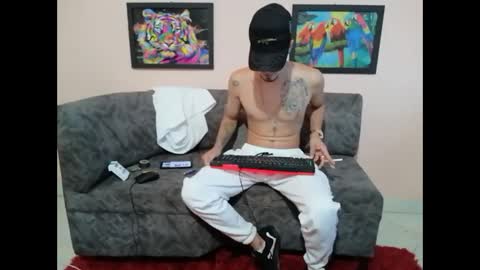 Snapshot of liam_andres12 chatting on September 20, 10:21 pm Andres online show from September 20, 10:21 pm