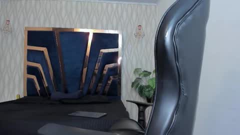 LIAM KLEIN online show from February 15, 8:28 pm