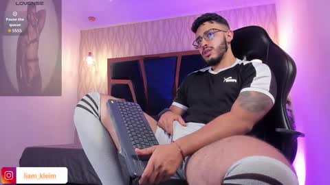 LIAM KLEIN online show from March 17, 11:46 am