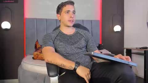 Liam online show from February 11, 8:47 pm