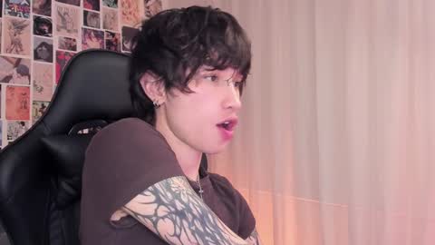 Snapshot of liamelf chatting on December 31, 2:19 am Liam online show from December 31, 2:19 am