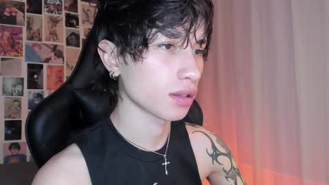 Snapshot of liamelf chatting on December 19, 6:23 am Liam online show from December 19, 6:23 am