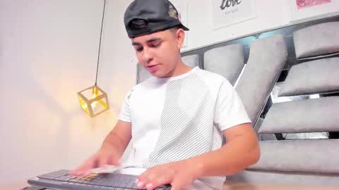 lianfox_ online show from March 10, 12:22 pm