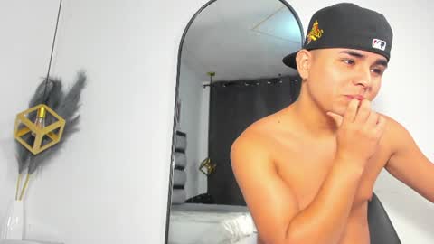 lianfox_ online show from July 17, 12:12 pm