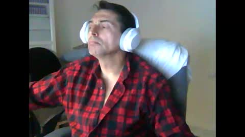 Snapshot of liongr69 chatting on February 6, 8:07 am liongr69 online show from February 6, 8:07 am