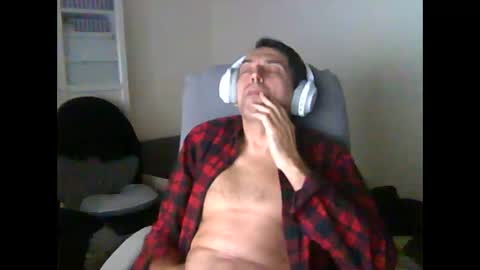 Snapshot of liongr69 chatting on February 19, 9:06 am liongr69 online show from February 19, 9:06 am