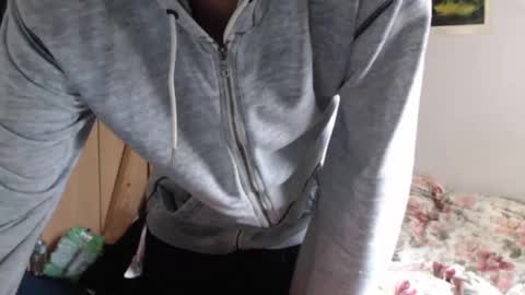 littlealien7 online show from January 4, 1:10 am