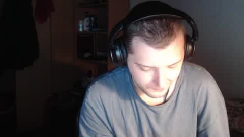 littlealien7 online show from April 16, 8:36 am