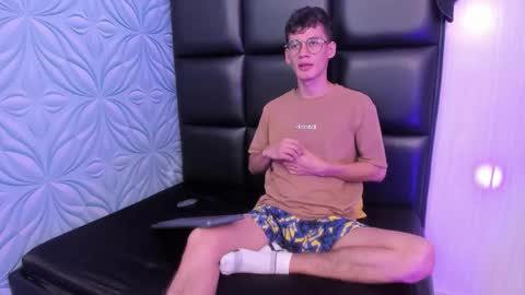 MAX online show from October 2, 12:09 pm