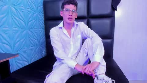 MAX online show from September 30, 11:58 am