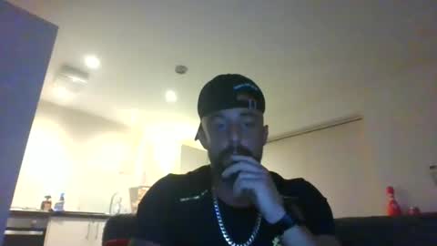 Leon online show from December 10, 11:31 pm