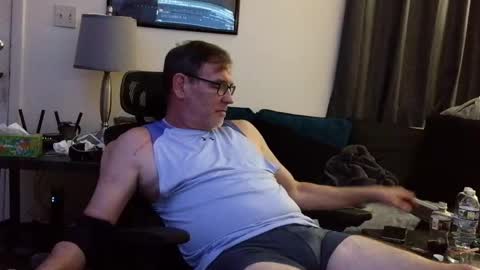 Snapshot of lngdickdaddy chatting on October 19, 1:43 am LongDick Daddy online show from October 19, 1:43 am