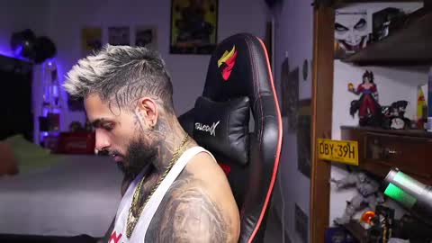 logan_hugh8 online show from April 12, 9:16 pm