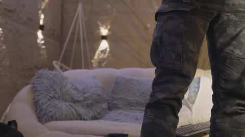 logan_varela online show from March 27, 9:05 pm