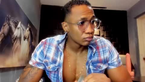 Snapshot of logan_varela chatting on December 9, 6:52 pm logan_varela online show from December 9, 6:52 pm