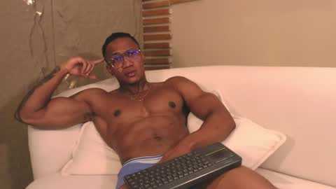 Snapshot of logan_varela chatting on March 1, 12:07 am logan_varela online show from March 1, 12:07 am