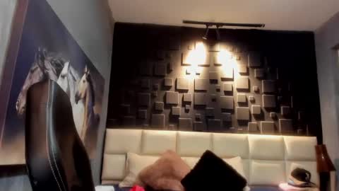 Snapshot of logan_varela chatting on December 5, 7:40 pm logan_varela online show from December 5, 7:40 pm