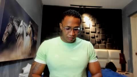 Snapshot of logan_varela chatting on December 23, 10:55 pm logan_varela online show from December 23, 10:55 pm
