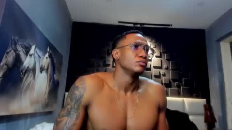 Snapshot of logan_varela chatting on December 24, 8:49 pm logan_varela online show from December 24, 8:49 pm