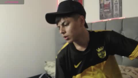 loganjhonson19 online show from January 18, 3:19 am