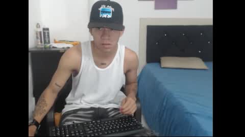 Snapshot of logannthh chatting on October 12, 7:52 pm logannthh online show from October 12, 7:52 pm