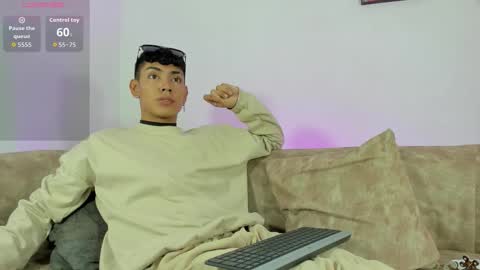 logantwink18 online show from November 13, 1:16 pm