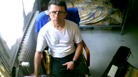 Snapshot of lokoum39 chatting on September 16, 11:33 am lokoum39 online show from September 16, 11:33 am