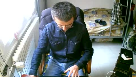 Snapshot of lokoum39 chatting on March 11, 11:55 am lokoum39 online show from March 11, 11:55 am