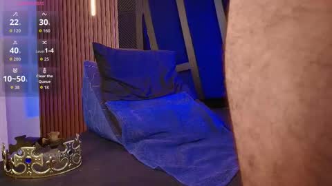  L O R E N Z O  Thumbs Up help  online show from February 25, 6:42 pm