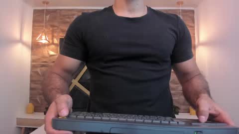 Snapshot of lorenzo_walker_ chatting on February 26, 5:17 pm L O R E N Z O Thumbs Up help online show from February 26, 5:17 pm