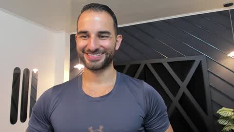 Snapshot of lorenzo_walker_ chatting on January 18, 5:48 pm L O R E N Z O Thumbs Up help online show from January 18, 5:48 pm