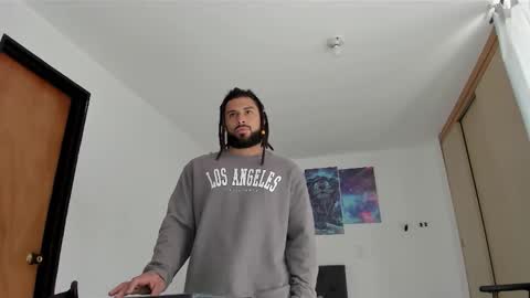 louis_marley_ online show from January 11, 5:05 pm