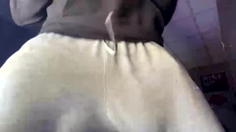 Snapshot of love01109 chatting on October 20, 4:33 pm love01109 online show from October 20, 4:33 pm