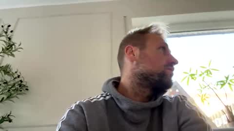 lovefuesse online show from November 6, 8:06 am