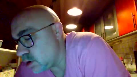 lover010983 online show from February 24, 5:21 am